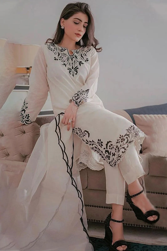 MARIA B- 3PC LAWN EMBROIDERED SHIRT WITH EMBROIDERED ORGANZA DUPATTA-BIC-3617